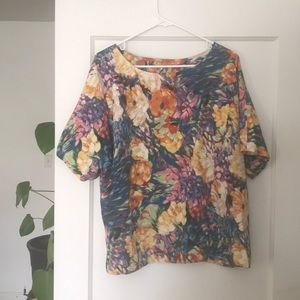 Floral short sleeve crop shirt sz. L